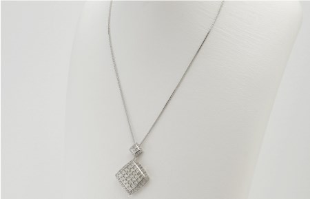 アルカンシェル プラチナダイヤペンダント（計 3.0ct）