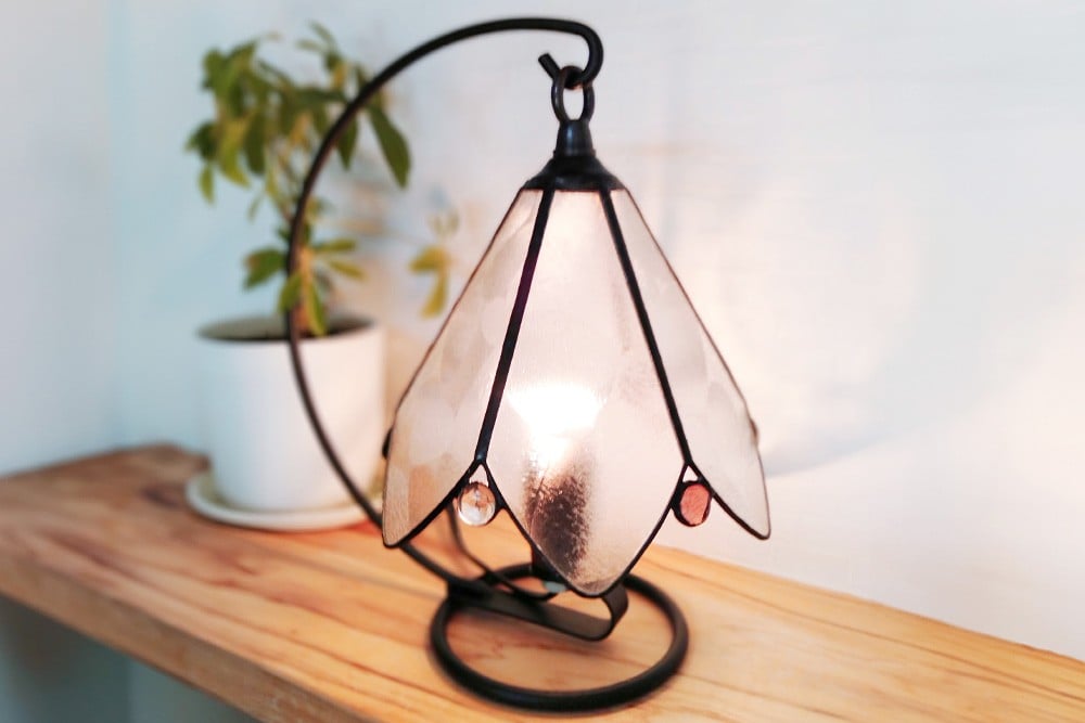 
            【チョイス限定】昭和レトロテーブルランプ【ステンドグラス アイアン 置き物 テーブルランプ レトロ かわいい 贈り物 癒し 日本製】K003148
          