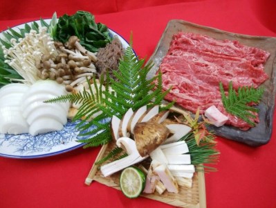 [先行予約]数量限定 亀岡牛上ロース すき焼き と『丹波松茸』セット 2～3人前（焼松茸用柚子しょうゆ付）＜丹波四季菜料理 宮本屋＞｜亀岡牛 松茸 丹波松茸 天然松茸 ※2025年10月中に順次発送予定　※配送不可地域あり