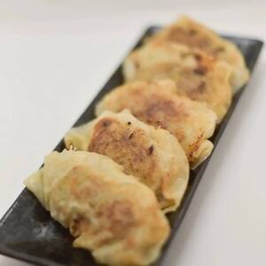【数量限定！】＜エビチーズ餃子(10ヶ入×3パック)＞【MI283-fu】【福栄生餃子店】