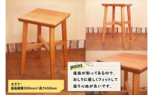 ちょっと料理の合間に腰かけたり、窓際で本を読んだり。自分だけのひと時の相棒に。