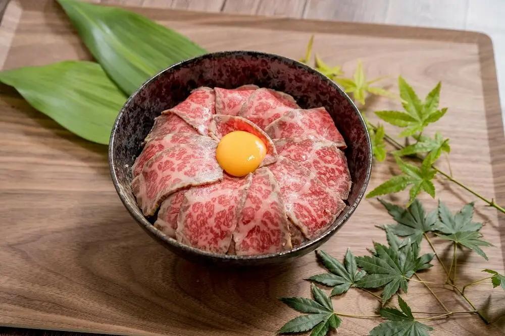 A4ランク 以上 国産牛肉 京都姫牛 ローストビーフ  600g （300g×2本） / 肉 和牛 ギフト 綾部市 / 肉匠　京都姫牛　綾部牧場［BSDR026］
