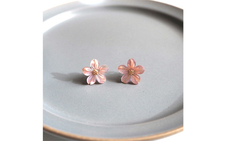 シェルのピアス 桜［ピンク］チタン製ピアス ハンドメイド No.040-08