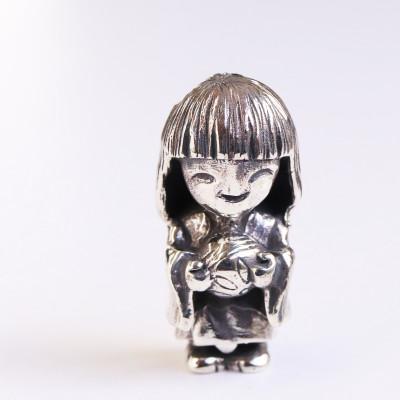 ふるさと納税 山梨県 【和の彩 wanoiro】銀製『座敷わらし』妖怪もののけ根付ジュエリー 659-856 |  | 01