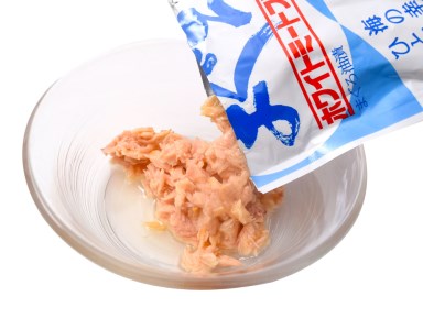 a10-601　マグロ ホワイトミ－ト 70g×12 カネトモ