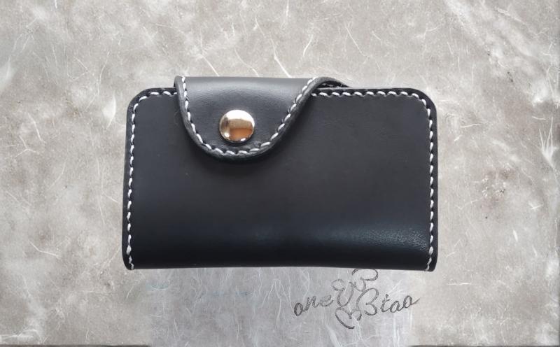 
            受注生産品　二つ折りキーケース　栃木レザー
          