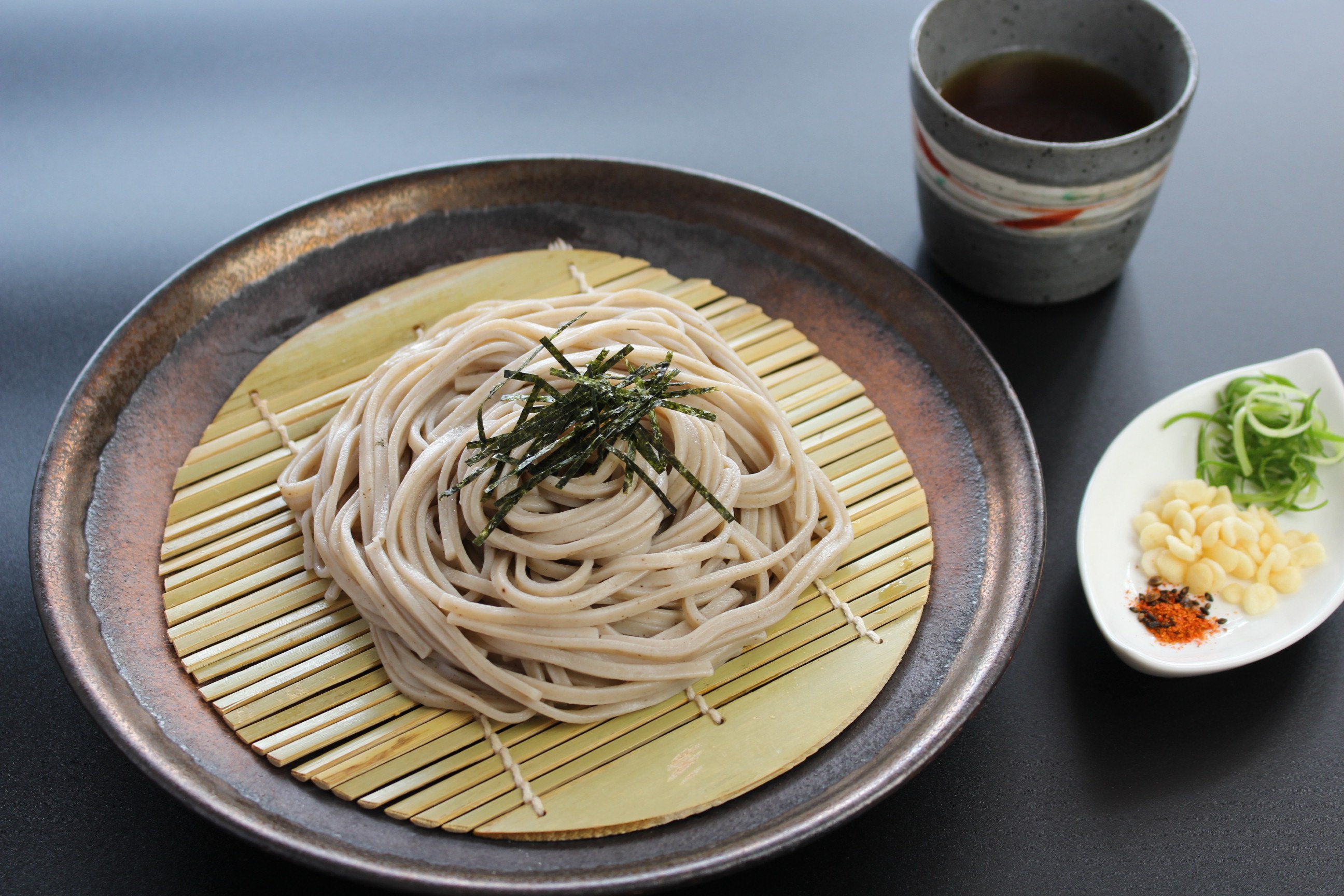 
                  【乾し椎茸の栄養と旨味たっぷり】　喜の子うどん 200g × 10把
                
