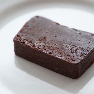 カカオ分７０％のチョコレートと発酵バターで焼き上げた濃厚ショコラテリーヌ【kajk002】