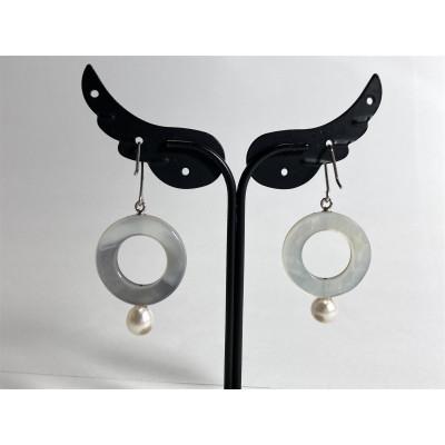 ふるさと納税 南国市 あこや真珠/黒蝶シェルピアス |  | 01