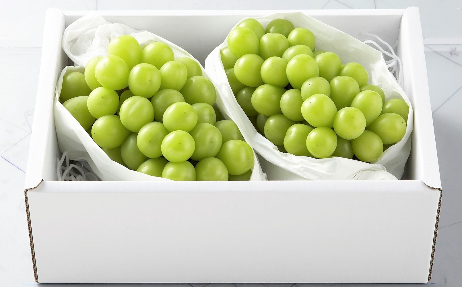 
                  ぶどう（シャインマスカット）２～３房　ご家庭用　0060-2611
                