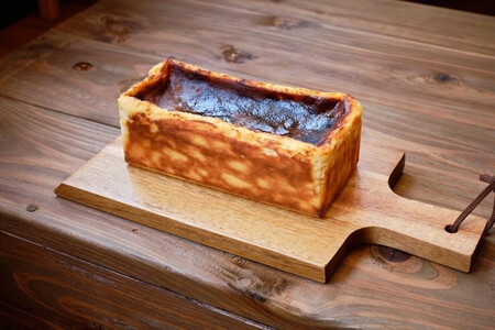 屋久島の手作りバスクチーズケーキ （ムラサキイモ）