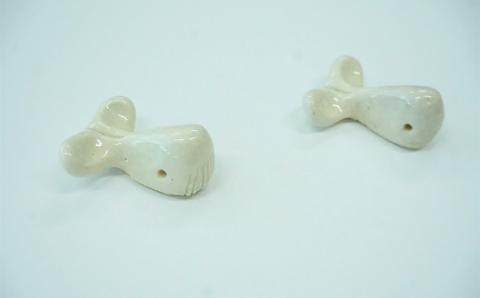 クジラ の 箸置 日常屋 白土 (透明釉) 2客 ［1524］