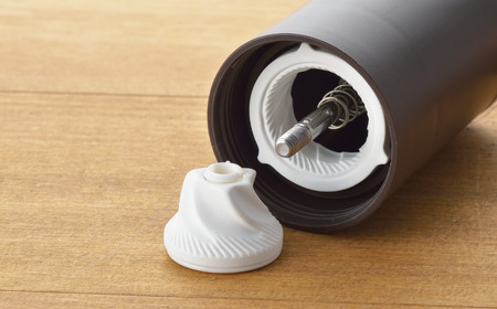 コーヒーミル【pure】と焙煎コーヒー豆200g（ブラジル：プレミアムショコラ） 手動 手挽き コンパクト 珈琲ミル 珈琲 コーヒー 登山 調理器具 キャンプ用品 アウトドア用品 ソロキャンプ 燕三条