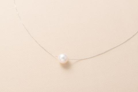 ＜真珠ペンダント・スルーバロック（ホワイトゴールド）＞ 保証書付き 8.0～9.0mm 純国産 高品質 アコヤ真珠 パール あこや ネックレス アクセサリー レディース 女性 誕生日 記念日 成人祝い