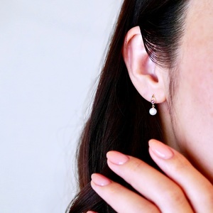 K10YG(10金) イエローゴールド パール & ロードライトガーネット 揺れる シンプル スタッド ピアス  保証書付 SR-2031 242-062-c