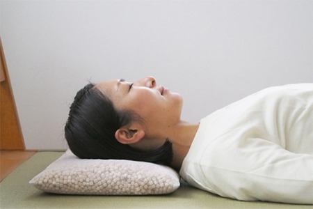  ひのきが香る「ひのき枕 BOXセット」(ヒノキオイル5ml、枕カバー付)【高級 東濃ひのき100%使用】【飛騨フォレスト】【43-2】