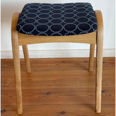 ふるさと納税 三春町 ラビーダオリジナルスツール　ブルーベリー(濃紫系)/ナラ材