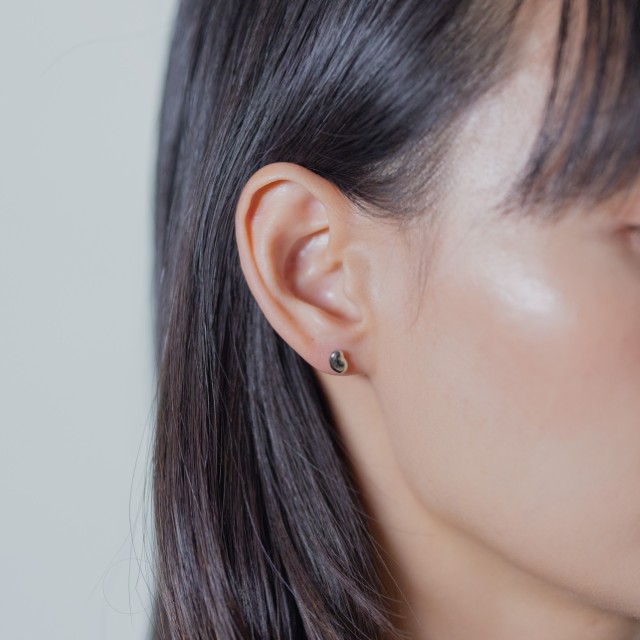 【甲府ジュエリー】Pt900プラチナ　豆ピアス（17802238）