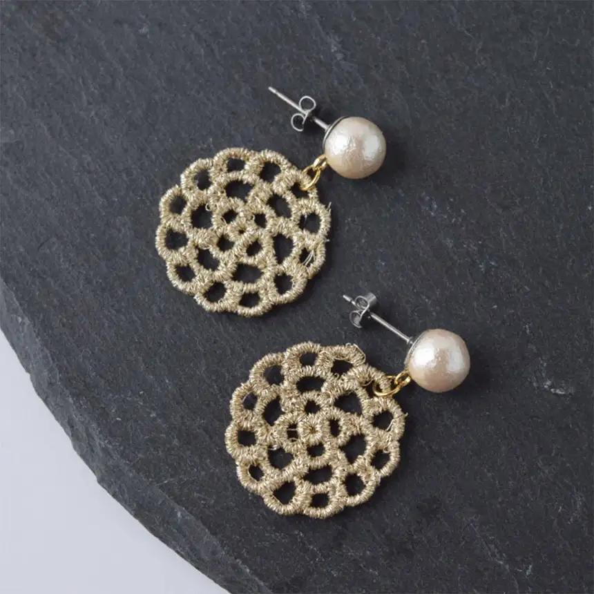 刺繍レースピアス【flour|ライトゴールド|コットンパール付き】チタンピアス | ピアス 刺繍 レース ハンドメイド アクセサリー プレゼント ギフト 選べる 種類豊富 誕生日 レースピアス フラワ