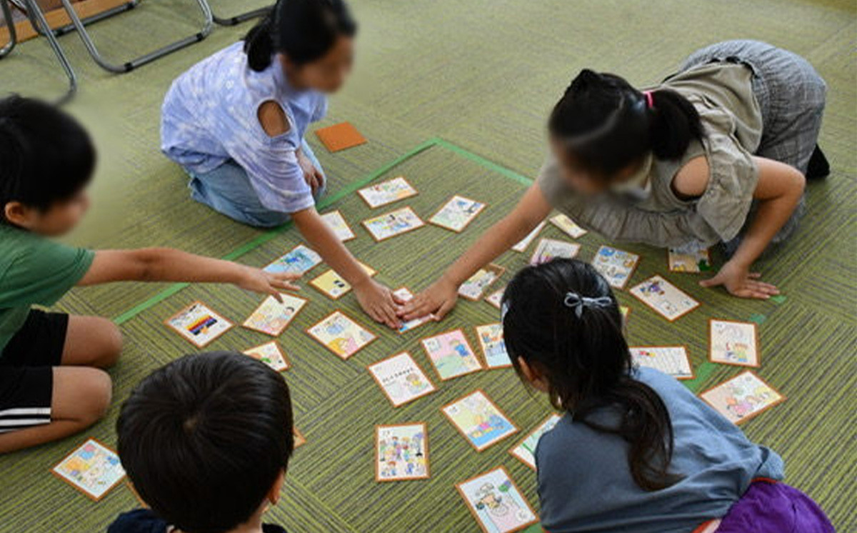 防災科研監修「やさしいにほんごでぼうさいかるた」【 防災 かるた 日英併記 手作り 官民連携 書店 遊び 外国 外国人 共生 英語 高校生 中学生 小学生 幼稚園 保育園 くまざわ書店 アカデミア イ