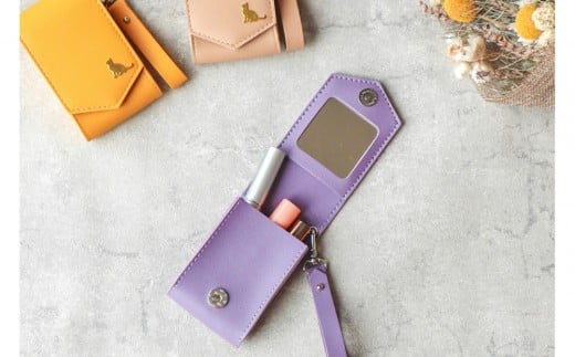 【パープル】毎日の“ときめき”を仕込めるリップケース　リップクリームホルダー　キーホルダーストラップ【ミラー付き・3本入る】