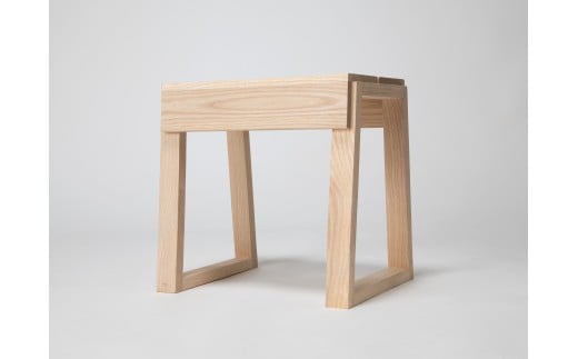 中川町の森から生まれたスツール　『ZAG レギュラータイプ』