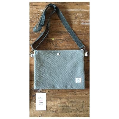 ふるさと納税 木津川市 coyotE noaのサコッシュ[本体カラーオリーブ色]