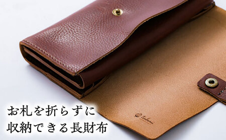 総手縫いで仕立てた 本革の長財布 (チョコ) ベロ付 スクエアフラップ コインマチあり