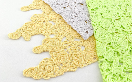 差し込み ショートマフラー 花柄 ( ライトグレー ) オーガニックコットン100％ コード刺繍 レディース 日本製 | おしゃれ シンプル マフラー 新潟県 五泉市 有限会社田中刺繍