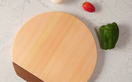 【反り止め付き】紀州ひのきの丸型まな板(27cm) 自立型　日田市 / 木の蔵 仙遊 カッティングボード 木製 包丁に優しい[ARFK007]