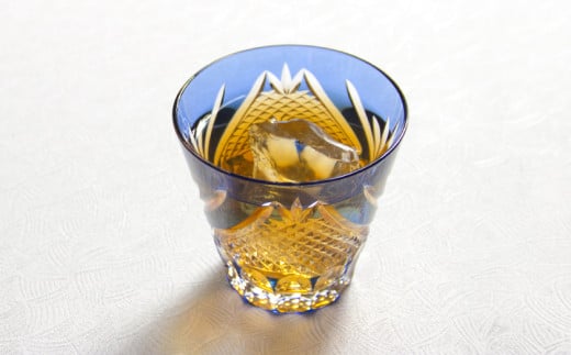 カガミクリスタルの江戸切子 冷酒杯〈富士〉T615-2950-CCB | 日本酒 グラス キレイ 上品 お祝い プレゼント 記念日 ギフト ご褒美 オリジナル 日本土産 クリスタルガラス グラス コッ