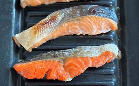 紅鮭10切れ×トキシラズ10切れ 計1.6kg 食べ比べセット 各2切れ 小分け 2種 時知らず 幻の鮭 天然鮭 ご飯のお供 贈り物 季節のギフト 個包装 サーモン しゃけ シャケ さけ サケ F4F