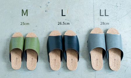 【4足セット】Made in Japanの高品質　ルームシューズの理想形。天然素材、静音性、高反発クッションで足にやさしい、 コルクでむれにくい、来客時も皮革とシンプルカラーのデザインで、さりげないセ