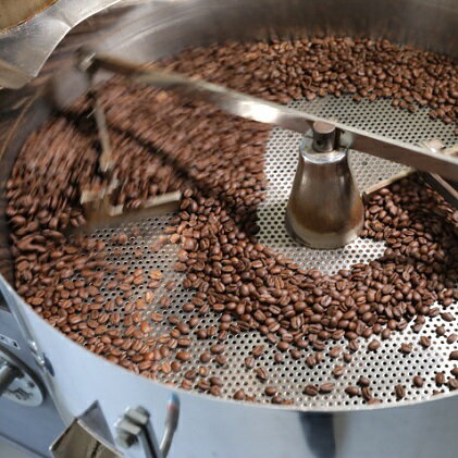 【ふるさと納税】スペシャルティコーヒー 豆 400g ( 100g × 4袋 ) コーヒー オリジナルブレンド 焙煎 手作業 ブレンド サンタリタ ブルボン ブラジル パッセイオ イエローブルボン 苦み すっきり 甘み 中深入り 農園 銘柄 風味 高品質 バルブ付き パック 神奈川県 湘南 藤沢