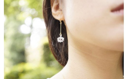 HARIO ピアス「シロツメクサ」シリーズ［HAP-C-004］_BD87｜耐熱 ガラス アクセサリー ハリオ ランプワークファクトリー 職人 繊細 フォーマル カジュアル きれいめ おしゃれ 20代