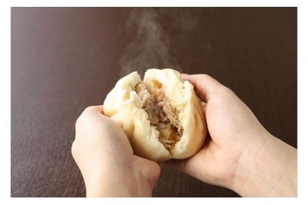 「丹波栗きん豚まん」15個と「丹波栗きん豚まんカレー大人味」5個と「蒸し直し簡単ケース」１個のセット