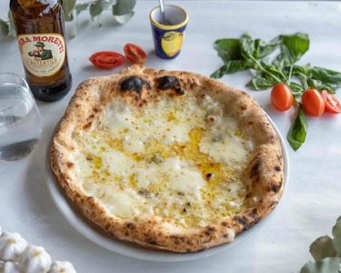 PizzeeriGONZAオススメピザ大23㎝4枚(マルゲリータ・クワトロフォルマッジ・マリナーラ・ディアボロ）＋けいちゃんカンパニーコラボ鶏ちゃんPizza大23㎝1枚と鶏ちゃんフランク3本入×２P