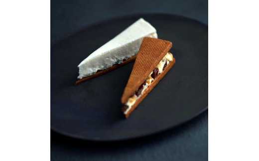 
【TiTRE】BLUE CHEESECAKE＆RAISIN SANDWICH（ブルーチーズケーキ＆レーズンサンドウィッチ）
