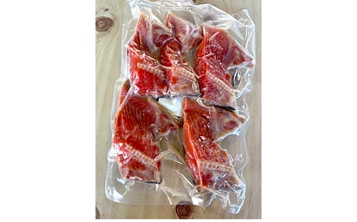 天然・紅鮭切身甘口かま500g サケ さけ ご飯のお供 北海道 海産物 魚 お弁当 おかず カマ 朝食 F4F-8192