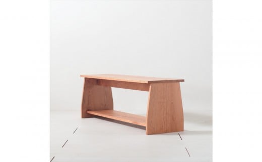 座面の下にモノが置けるシェルフベンチ チェリー無垢材 ベンチの他にもパソコンデスクやテレビボーとしても使えます
