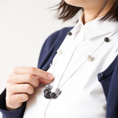 ふるさと納税 あきる野市 「黒八丈」泥染ネックレス・イヤリング(ピアス)セット【糸工房「森」(あきる野の匠)】 |  | 02