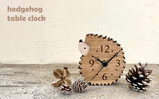 
ハリネズミの置き時計 木工品 コンパクト uｍ 木工房ゆうむ インテリア グッズ 置く 木の時計 連続秒針 スイープセコンド
