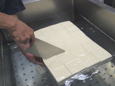 手造り豆腐　濃厚豆乳入り　国産大豆100％使用　こだわり製法