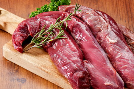 鹿肉 ヒレ600g( ヒレ300g ホエーヒレ300g ) JY0000004（  鹿肉 ヒレ ホエーヒレ 北海道産 エゾ鹿肉 蝦夷鹿肉  北海道 人気 ふるさと納税 ）