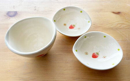 【瀬戸焼】子供用食器セット(いちご)贈答品対応【1456250】