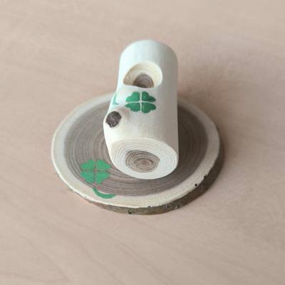 ふるさと納税 羽後町 木製 エンジュのやすらぎアロマウッド台座付き 四つ葉のクローバー入り[No.5325-0560] |  | 03