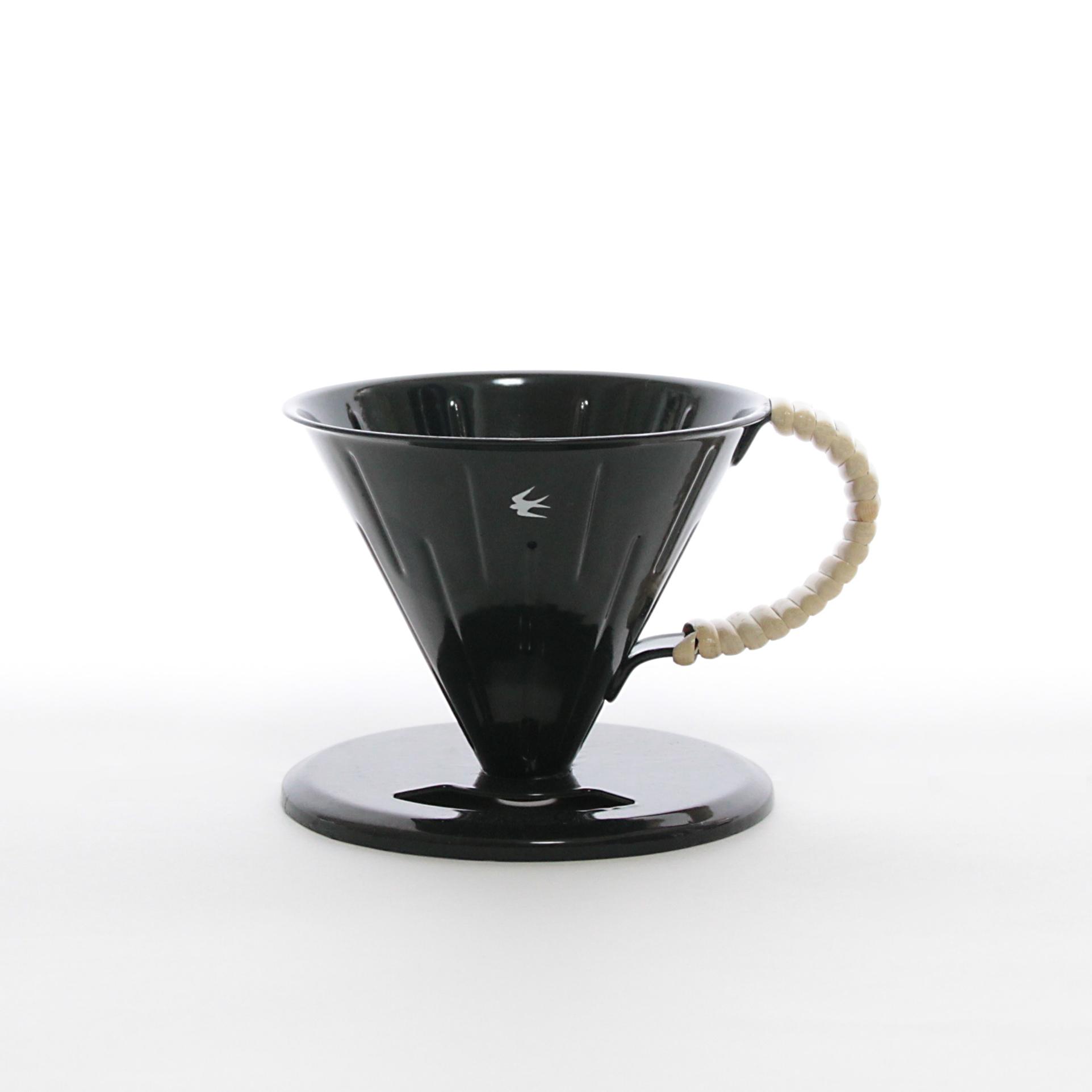 
                  グローカルスタンダードプロダクツ TSUBAME RATTAN Dripper 2.0サイズ (ブラック) FC018015【 GLOCAL STANDARD PRODUCTS ツバメラタン コーヒー ドリッパー ハンドドリップ ステンレス 琺瑯 ホーロー 日本製 新潟県 燕市 燕三条 】
                