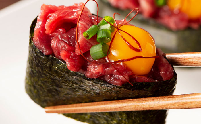 【全3回定期便】フジチク ふじ 馬刺し ユッケ 計約300g （約50g×6個） 馬肉 熊本県【株式会社フジチク】 [BHAD096]