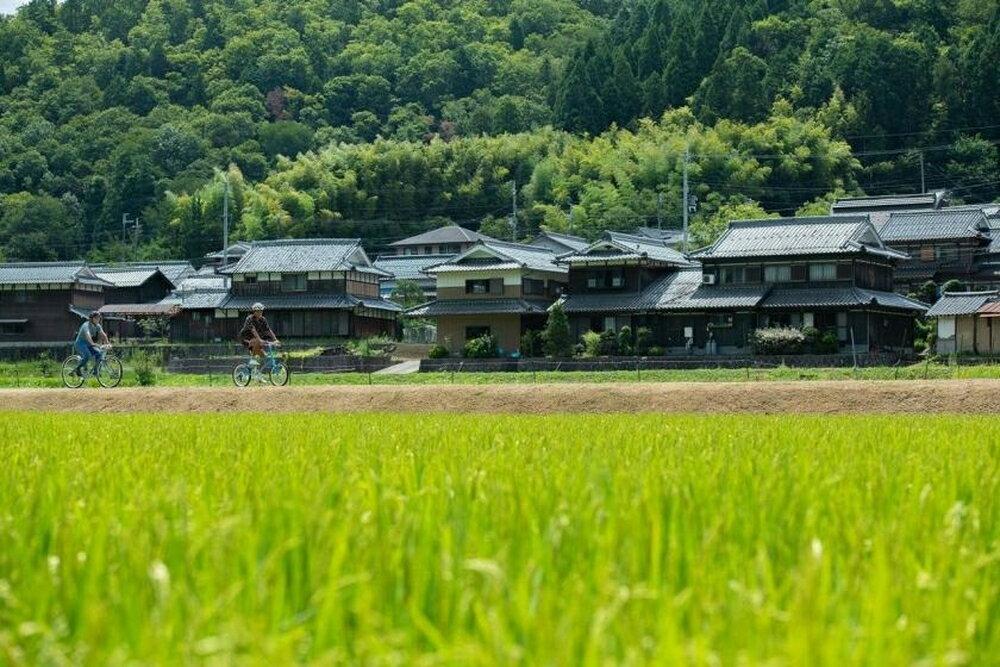 【ふるさと納税】篠山城下町ホテル NIPPONIA サイクリングガイドツアーリクエストプラン ペア宿泊券（2食付） | 兵庫県 丹波篠山市 グルメ 自然 豊か 文化 美しい 篠山城跡 街並み まちなみ 城下町 趣 非日常