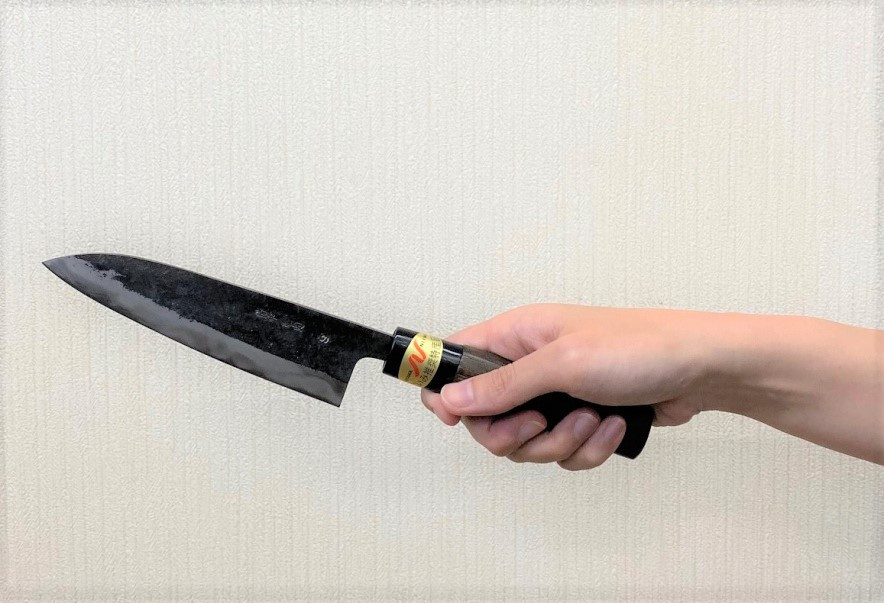 女性の手で持ったイメージです